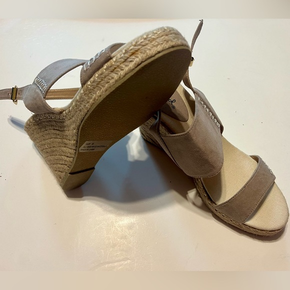 Qupid Wedge Taupe Suede Sandal Size:9 Shoe - Picture 5 of 5
